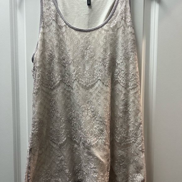 Lace tank - Picture 2 of 4